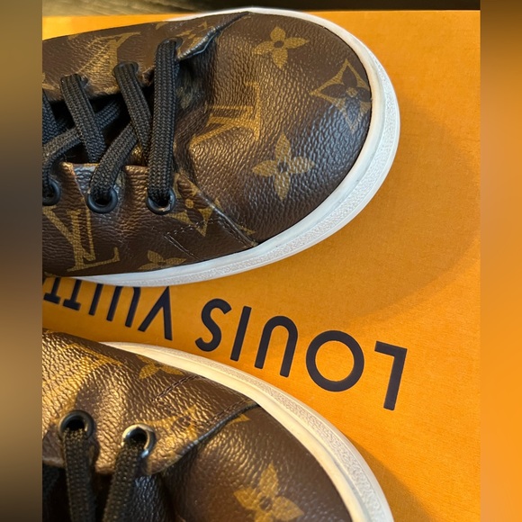 Men’s Louis Vuitton sneaker - Picture 6 of 9